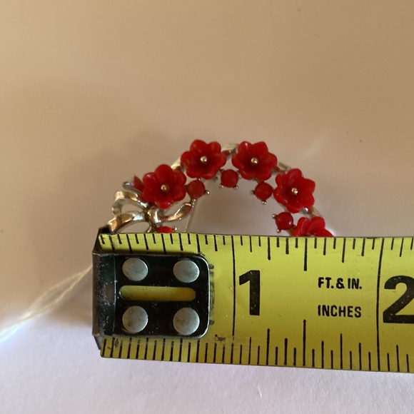 Vintage Lisner Red/Orange coral color brooch - Picture 5 of 5
